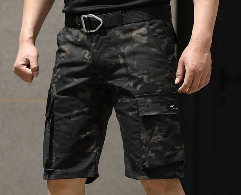 Mens camouflage cargo shorts "Thunderbolt"