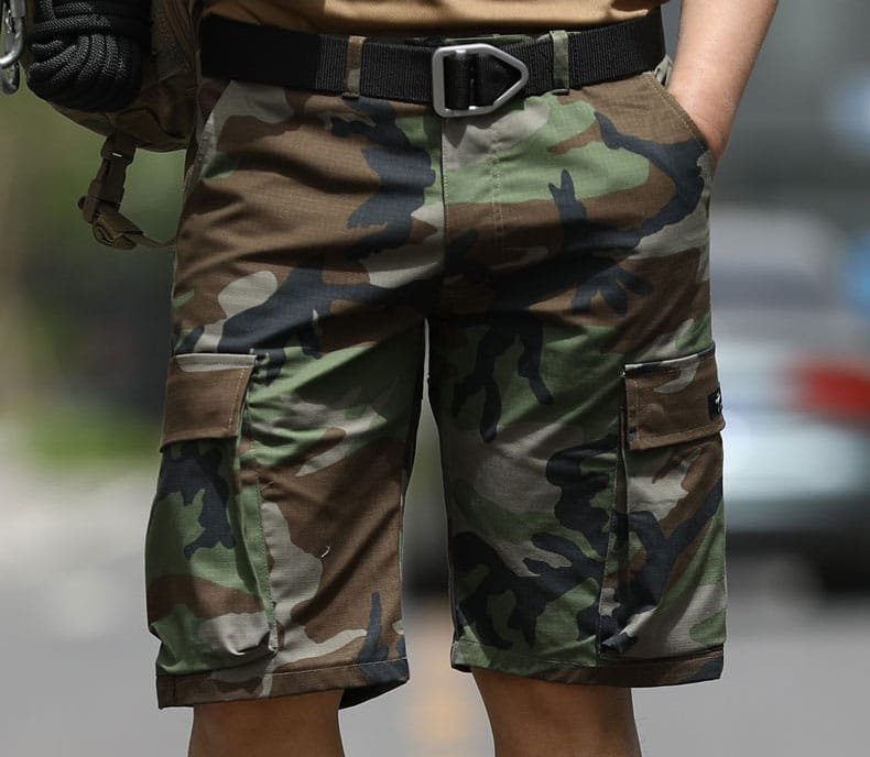 Mens camouflage cargo shorts "Thunderbolt"