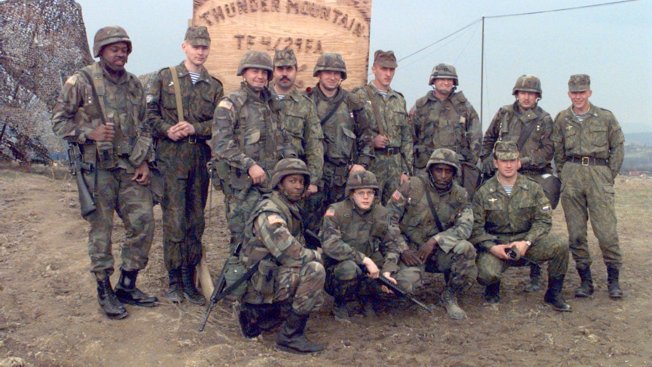 Camouflage en forêt en cours d'utilisation