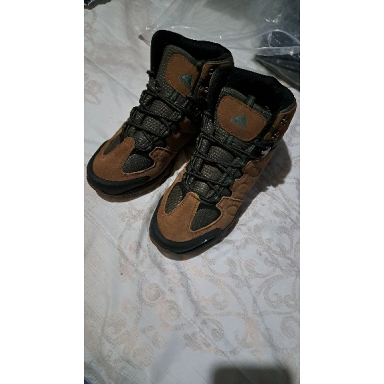 Bottes de randonnée en suède marron Hikeup photo review