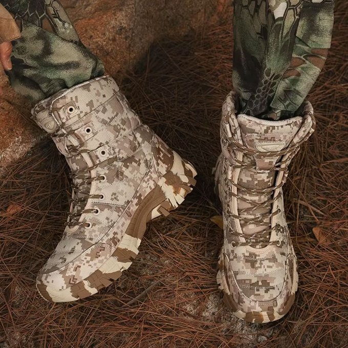 Desert digital camouflage lightweight boots