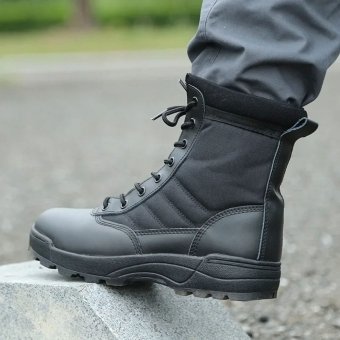 Lightweight tactical boots with zipper