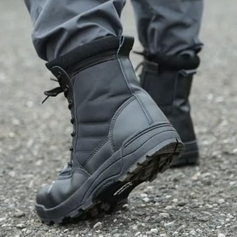 Lightweight tactical boots with zipper