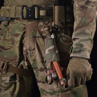 Tactical glow stick pouch