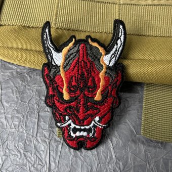 Patch brodé tête de diable rouge
