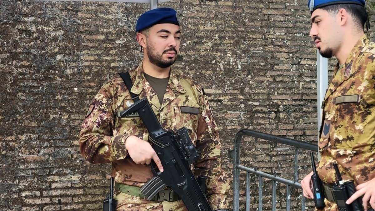 Végétarien camouflé avec des soldats