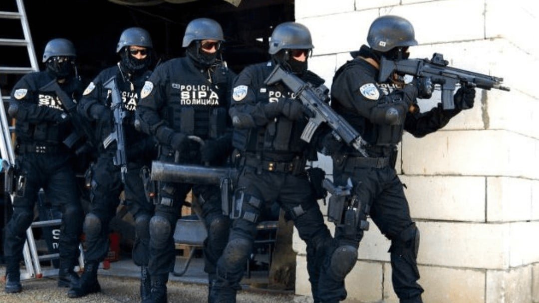 Pourquoi les forces spéciales portent-elles du noir ?